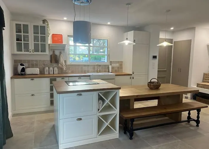 Neuve Willa Castillon-du-Gard